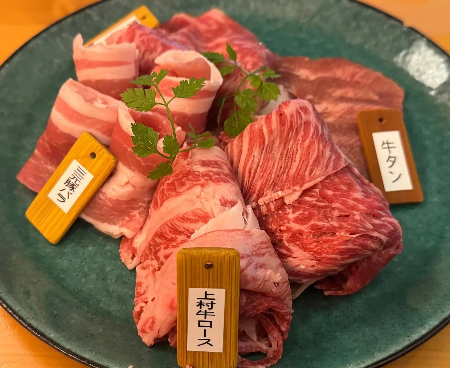 丁寧に仕込んだ旨味たっぷりお出汁と、とろける和牛🤤✨